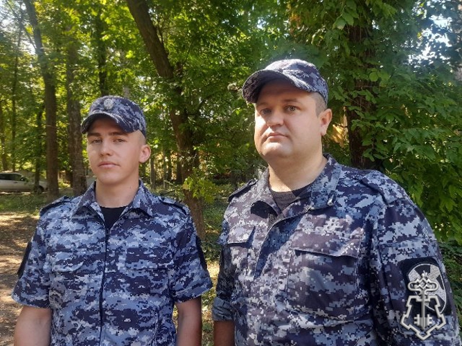 Росгвардейцы в Нижнем Новгороде спасли жизнь упавшей с самоката девушке