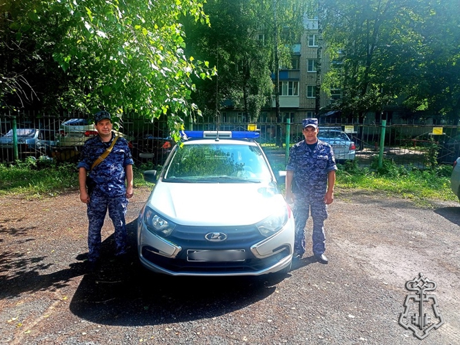 В Нижнем Новгороде росгвардейцы оказали помощь потерявшей сознание женщине