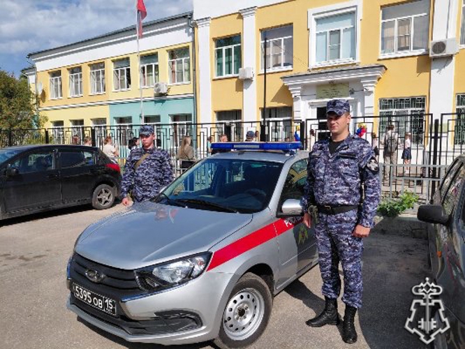 Сотрудники Росгвардии обеспечили безопасность проведения Дня знаний в Нижегородской области
