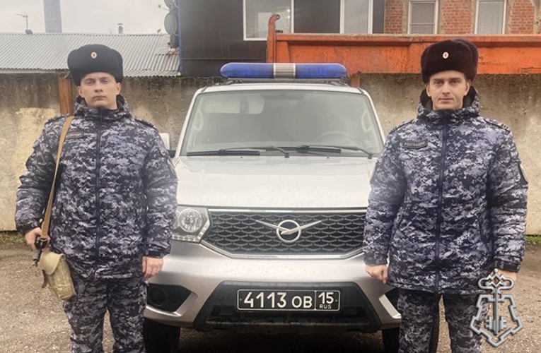 В НИЖЕГОРОДСКОЙ ОБЛАСТИ СОТРУДНИКИ РОСГВАРДИИ ПО ГОРЯЧИМ СЛЕДАМ ЗАДЕРЖАЛИ ГРАЖДАНИНА СОВЕРШИВШЕГО ОТКРЫТОЕ ХИЩЕНИЕ