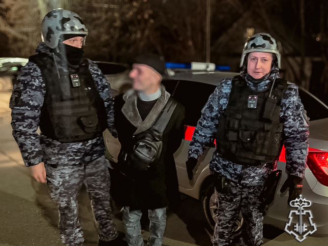 В ПРИВОЛЖСКОЙ СТОЛИЦЕ СОТРУДНИКИ РОСГВАРДИИ ПО «ГОРЯЧИМ СЛЕДАМ» ЗАДЕРЖАЛИ ПОХИТИВШЕГО СУМКУ ГРАЖДАНИНА