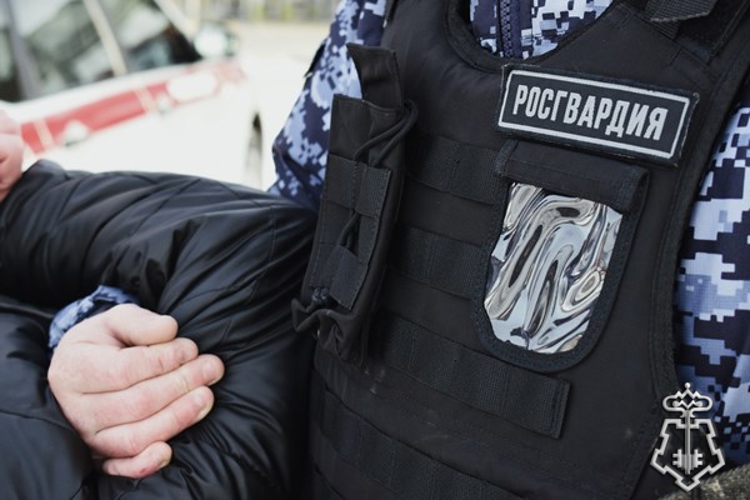 В НИЖНЕМ НОВГОРОДЕ РОСГВАРДЕЙЦЫ ЗАДЕРЖАЛИ НИЖЕГОРОДЦА КОТОРЫЙ УГРОЖАЛ НОЖОМ ЖИТЕЛЯМ ОБЩЕЖИТИЯ