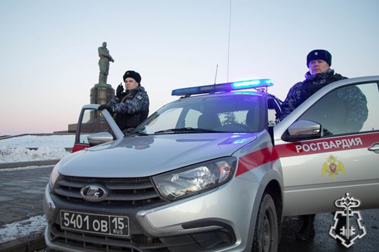 В НИЖНЕМ НОВГОРОДЕ ЗАДЕРЖАЛИ МЕСТНУЮ ЖИТЕЛЬНИЦУ ПО ПОДОЗРЕНИЮ В СОВЕРШЕНИИ ОТКРЫТОГО ХИЩЕНИЯ СМАРТФОНА