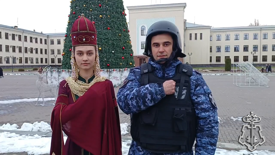 Сотрудники вневедомственной охраны Росгвардии провели флешмоб, посвященный Году единства народов России (видео)