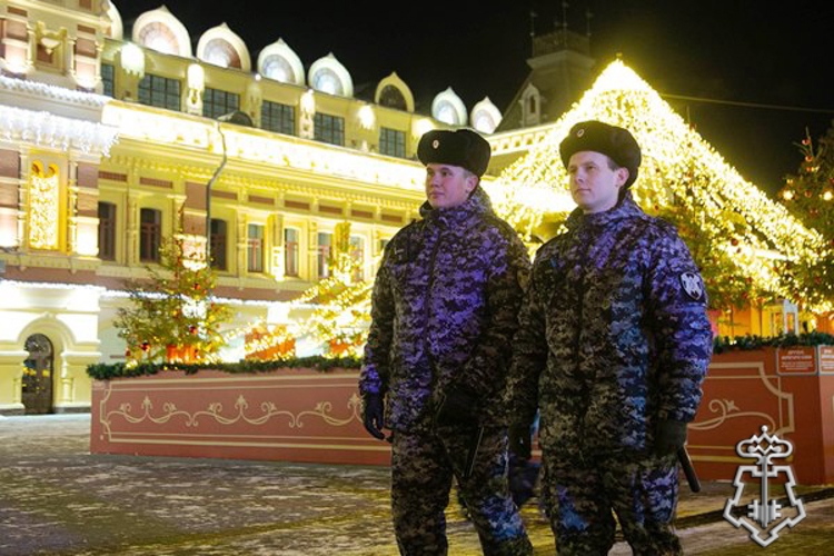 РОСГВАРДИЯ ОБЕСПЕЧИВАЕТ ПРАВОПОРЯДОК ВО ВРЕМЯ НОВОГОДНИХ ПРАЗДНИКОВ НА НИЖЕГОРОДСКОЙ ЯРМАРКЕ