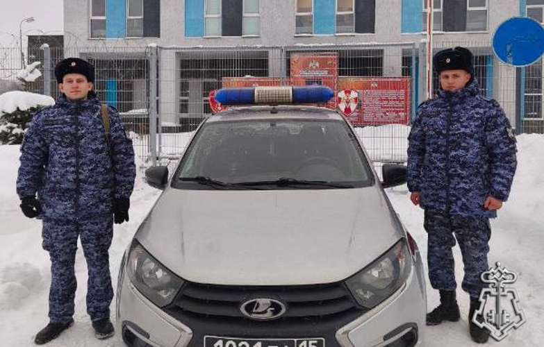 В СТОЛИЦЕ ПРИВОЛЖЬЯ РОСГВАРДЕЙЦЫ ЗАДЕРЖАЛИ ПРАВОНАРУШИТЕЛЯ ЗА ПРОНИКНОВЕНИЕ НА ТЕРРИТОРИЮ ОХРАНЯЕМОГО ОБЪЕКТА