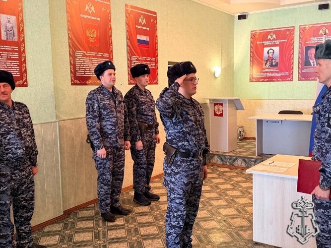 МОЛОДЫЕ СОТРУДНИКИ ВНЕВЕДОМСТВЕННОЙ ОХРАНЫ УПРАВЛЕНИЯ РОСГВАРДИИ ПО НИЖЕГОРОДСКОЙ ОБЛАСТИ ПРИНЯЛИ ПРИСЯГУ