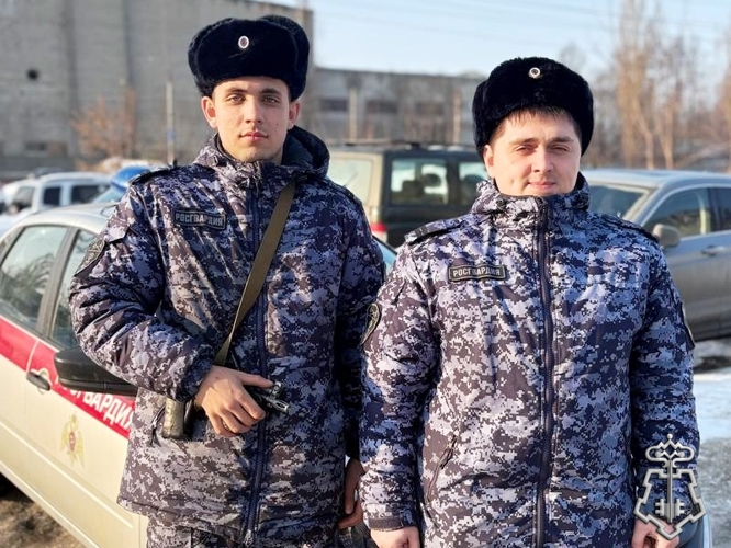 В НИЖНЕМ НОВГОРОДЕ НАРЯД РОСГВАРДИИ ЗАДЕРЖАЛ ГРАЖДАНИНА ЗА НАНЕСЕНИЕ НОЖЕВЫХ РАНЕНИЙ СВОЕМУ ЗНАКОМОМУ
