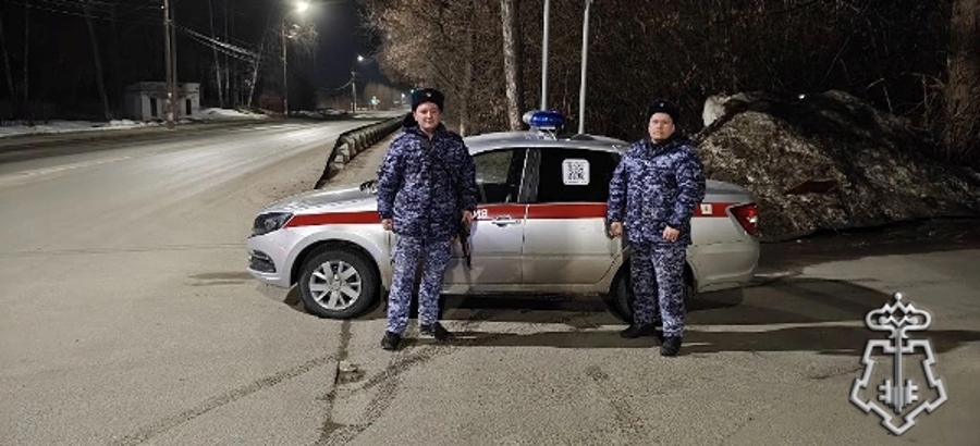 В БАЛАХНЕ РОСГВАРДЕЙЦЫ ОКАЗАЛИ ПЕРВУЮ ПОМОЩЬ ПОСТРАДАВШЕЙ В ДТП ДЕВУШКЕ
