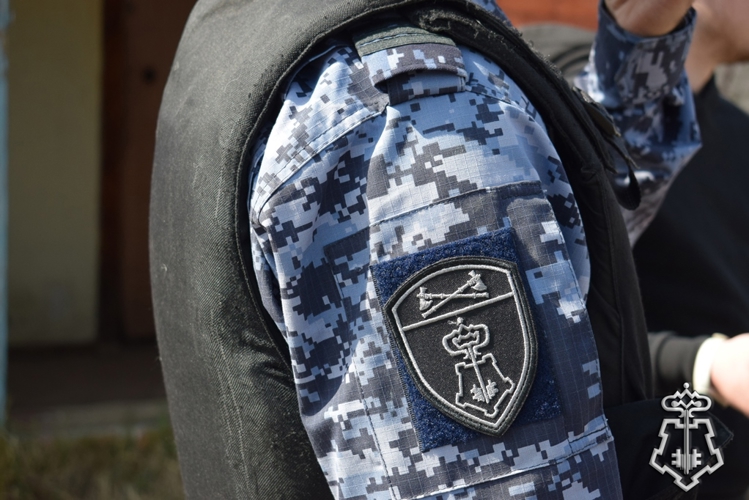 В НИЖНЕМ НОВГОРОДЕ РОСГВАРДЕЙЦЫ ЗАДЕРЖАЛИ МУЖЧИНУ ЗА НАНЕСЕНИЕ РАНЕНИЙ ЖЕНЩИНЕ С ПОМОЩЬЮ НОЖА