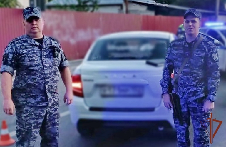 СОТРУДНИКИ РОСГВАРДИИ В НИЖНЕМ НОВГОРОДЕ ЗАДЕРЖАЛИ НЕТРЕЗВОГО ВОДИТЕЛЯ ТАКСИ