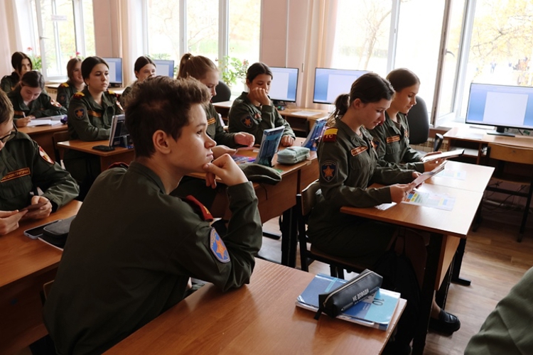 В НИЖНЕМ НОВГОРОДЕ ПРЕДСТАВИТЕЛИ РОСГВАРДИИ ПРОВЕЛИ АГИТАЦИОННУЮ РАБОТУ О ПОСТУПЛЕНИИ В ВЕДОМСТВЕННЫЕ ВУЗЫ ВОЙСК НАЦИОНАЛЬНОЙ ГВАРДИИ