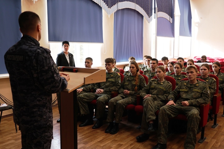 В НИЖНЕМ НОВГОРОДЕ ПРЕДСТАВИТЕЛИ РОСГВАРДИИ ПРОВЕЛИ АГИТАЦИОННУЮ РАБОТУ О ПОСТУПЛЕНИИ В ВЕДОМСТВЕННЫЕ ВУЗЫ ВОЙСК НАЦИОНАЛЬНОЙ ГВАРДИИ